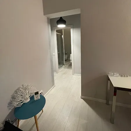 Little In Downtown * Modène